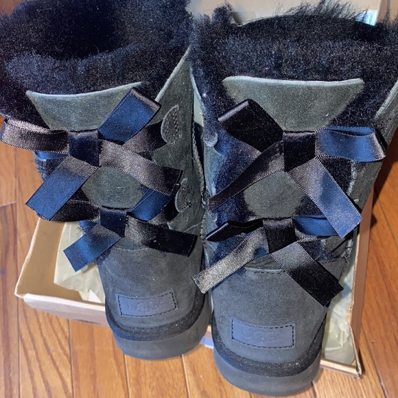 Pre-💖 UGG W BAILEY BOW II BLACK BOOTIE - Picture 2 of 7